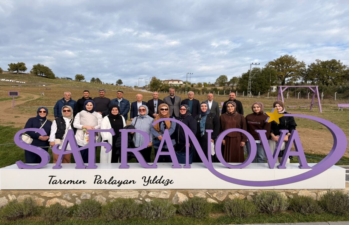 ESKİ TARIM BAKANI MEHDİ EKER SAFRAN HASADI YAPTI